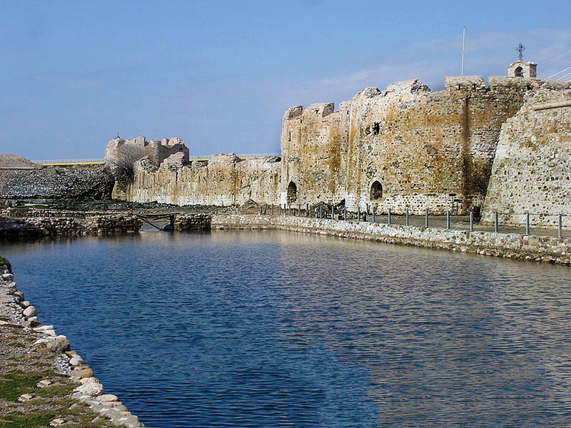 Το κάστρο του Ρίου, το οθωμανικό χερσαίο τείχος και η τάφρος