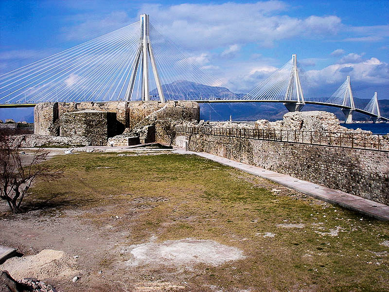 Το κάστρο του Ρίου και ο πύργος της θαλάσσιας πύλης