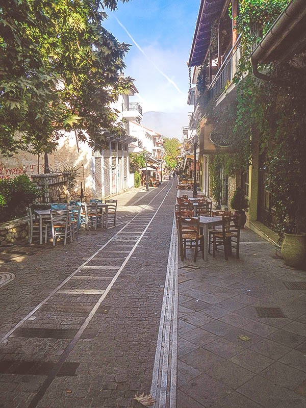 Γραφικό δρομάκι στα Καλάβρυτα